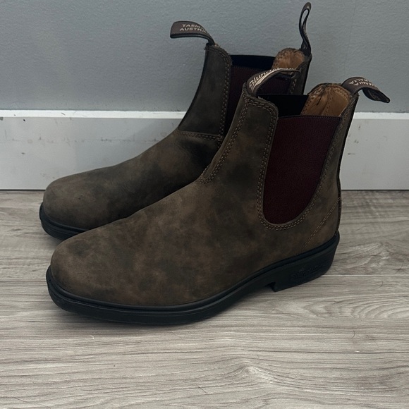 Blundstone Distressed Brown Leather Boots